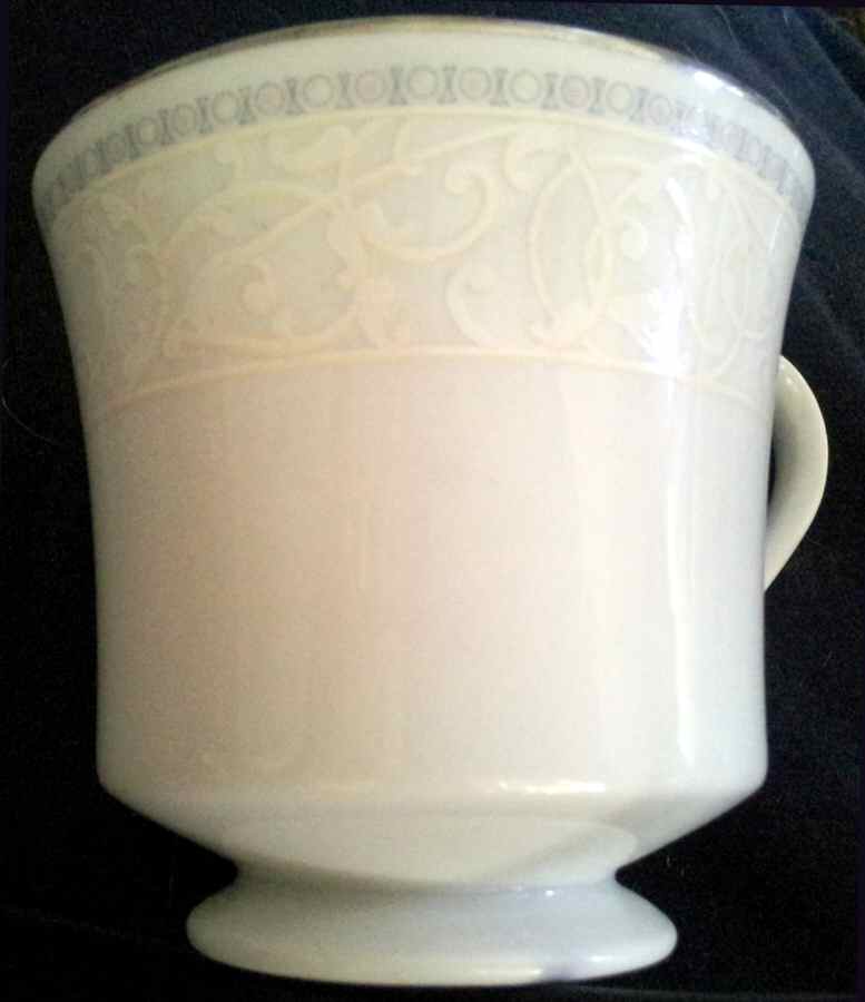 CX251 Footed Cup by China (Made in China)-1