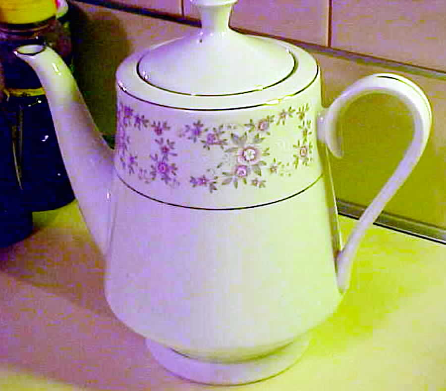 CX265 Coffee Pot & Lid by China (Made in China)-1