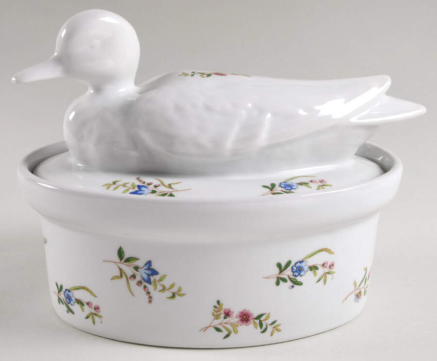 Versailles (Smooth) 1.5 Quart Oval Casserole & Duck Lid by BIA Cordon Bleu-1