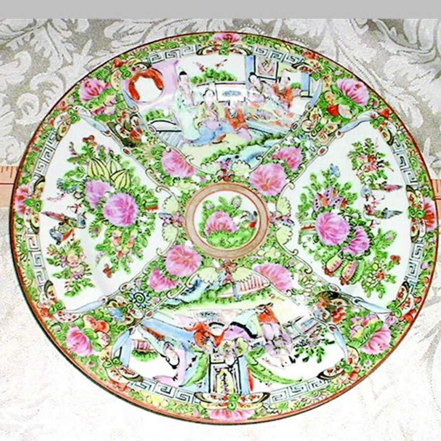 Rose Medallion (With People) Dinner Plate by China (Made in China)-1