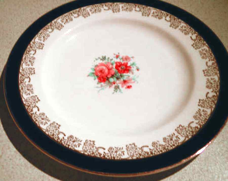 CRD180 Dinner Plate by Crown Ducal-1