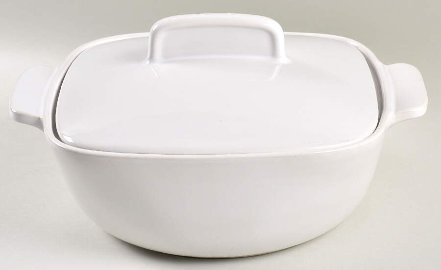 Coordinates White (Corelle) 3.5 Quart Round Covered Casserole by Corning Corelle-1