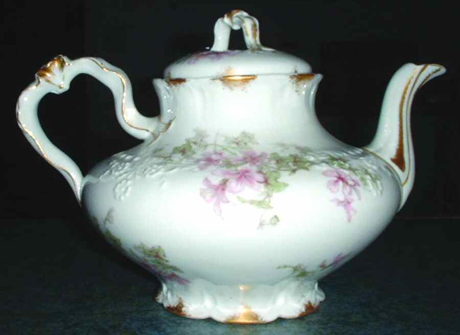 CHF1120 Teapot & Lid by Charles Field Haviland-1