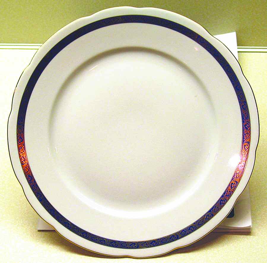 CIL37 Dinner Plate by Cmielow (Poland)-1