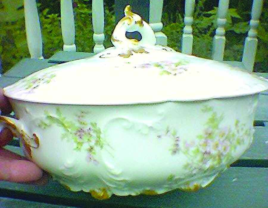 CHF1142 Round Covered Vegetable by Charles Field Haviland-1