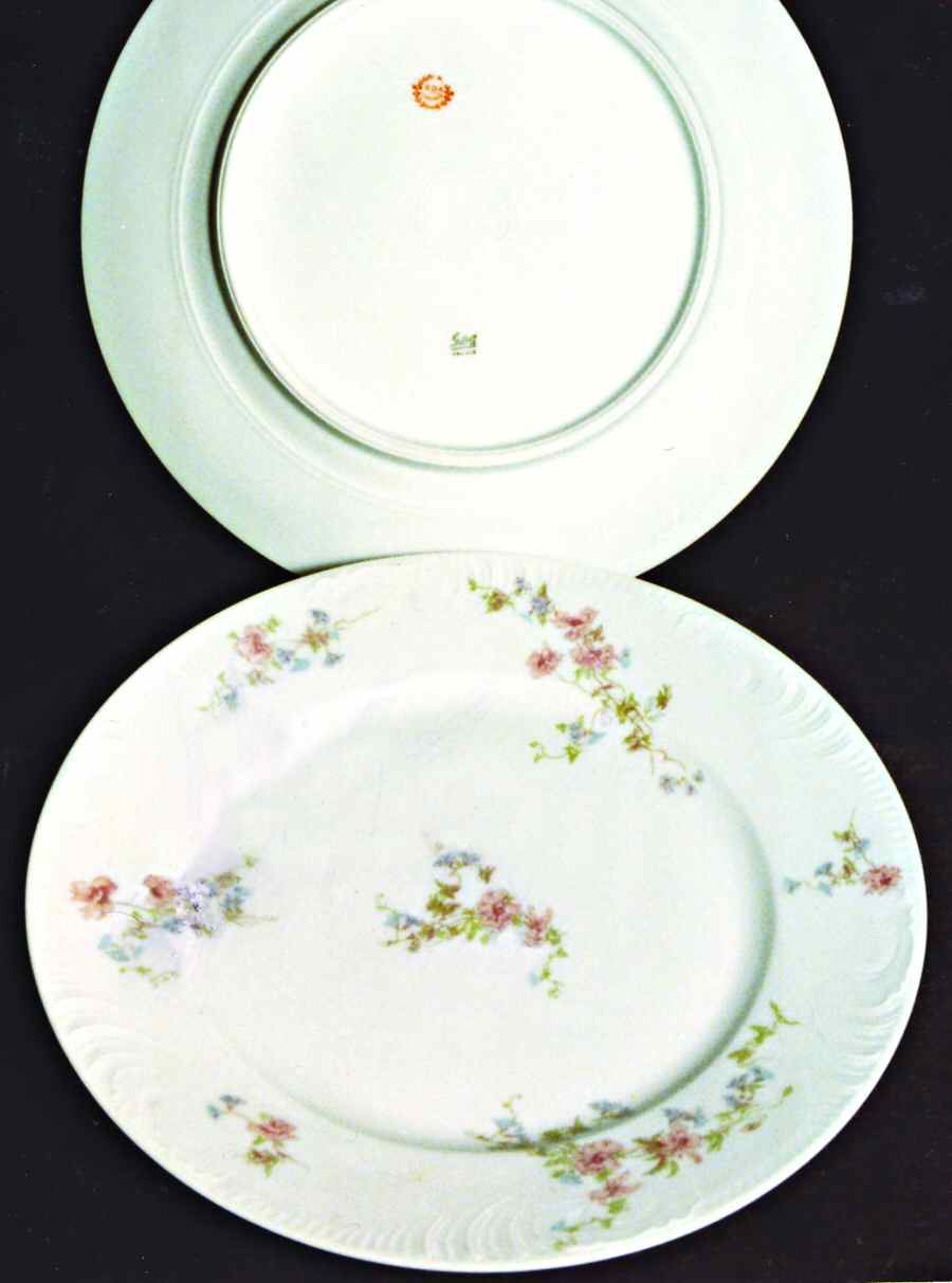 CHF1212 Dinner Plate by Charles Field Haviland-1