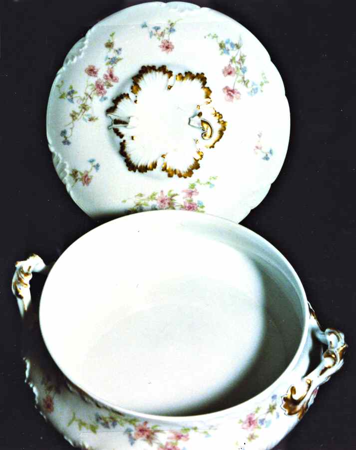 CHF1212 Round Covered Vegetable by Charles Field Haviland-1