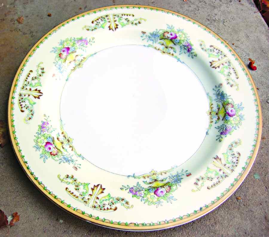 COW13 Dinner Plate by Crown China (Japan)-1