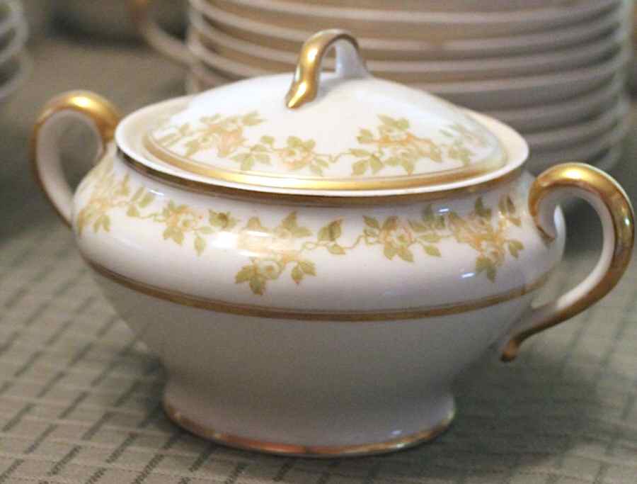 CHF1221 Sugar Bowl & Lid by Charles Field Haviland-1