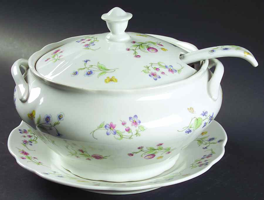Trellis (Scalloped) Tureen & Lid w/Ladle & Underplate by BIA Cordon Bleu-1