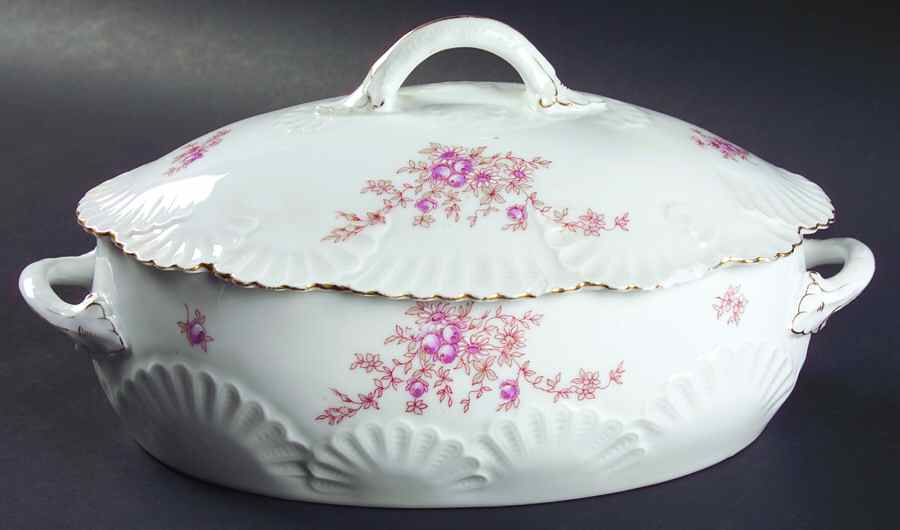 CAR150 (Scalloped) Oval Covered Vegetable by Carlsbad-1