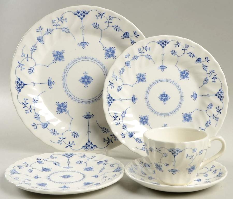 Finlandia (Swirl Rim, Columbia, Malaysia) 5 Piece Place Setting by Churchill-1