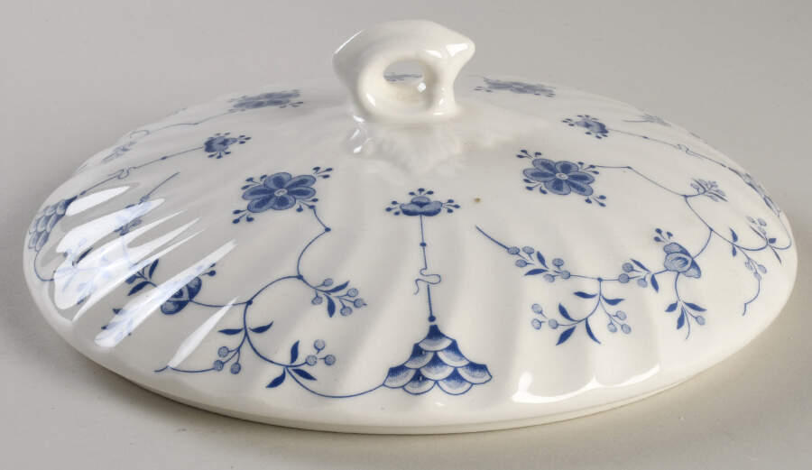 Finlandia (Swirl Rim, Columbia, Malaysia) Lid for Round Vegetable by Churchill-1