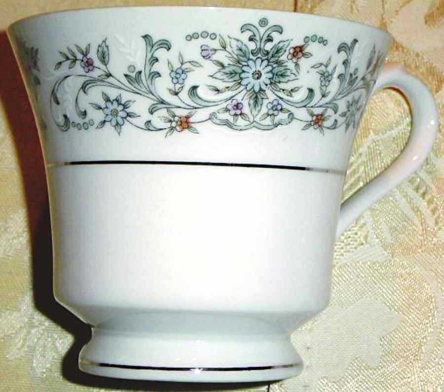 YSH10 Footed Cup by Yong Sheng Porcelain-1