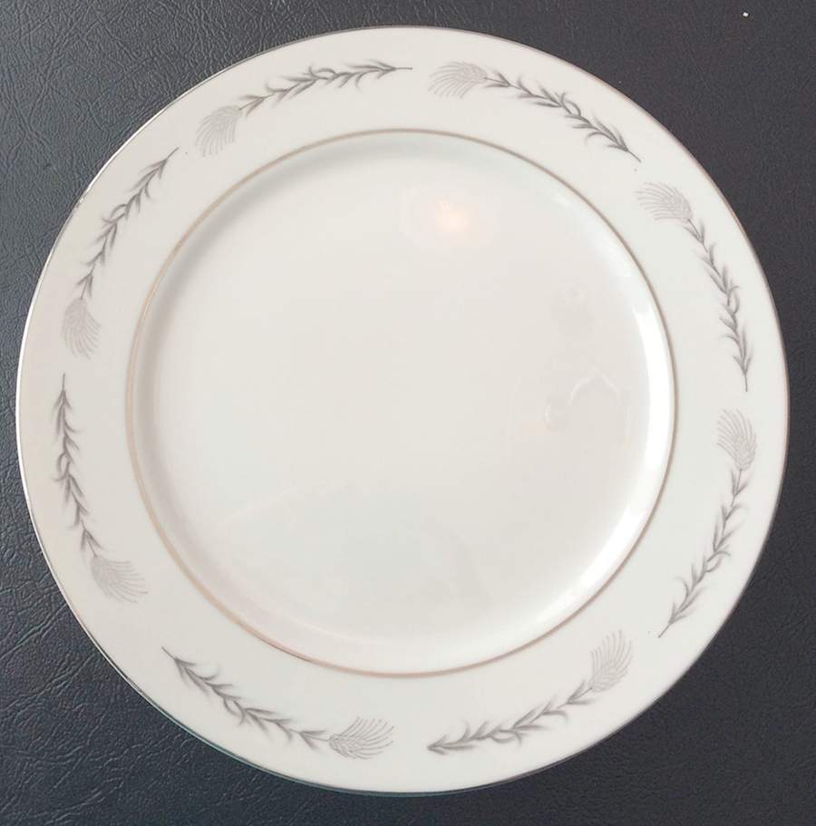 COW15 Dinner Plate by Crown China (Japan)-1