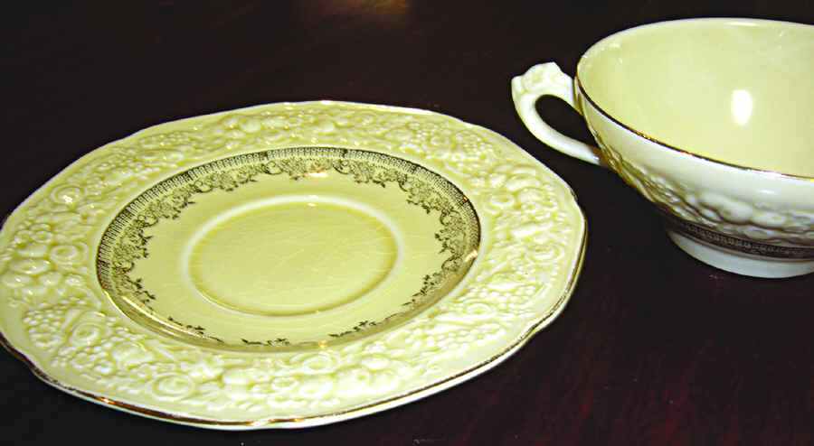 CRD189 Footed Cup & Saucer Set by Crown Ducal-1