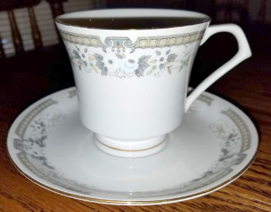 CX47 Footed Cup & Saucer Set by China (Made in China)-1