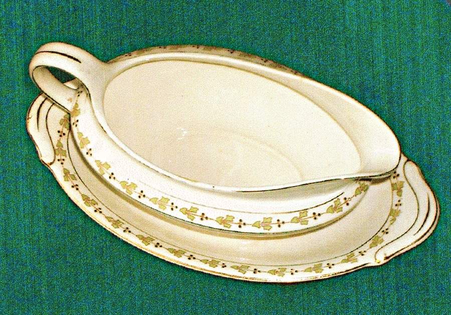1735 Gravy Boat & Underplate by Canonsburg-1