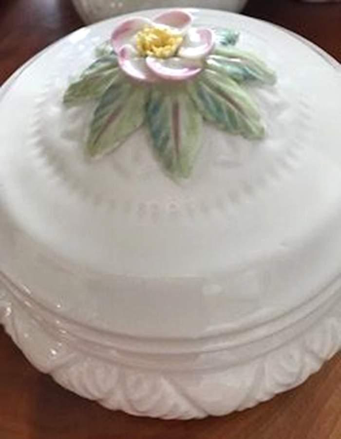 Belleek in Retrospect Trinket Box & Lid by Belleek Pottery (Ireland)-1