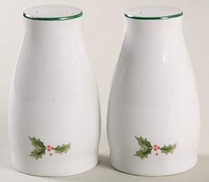Christmas Memories Salt & Pepper Set by China (Made in China)-1