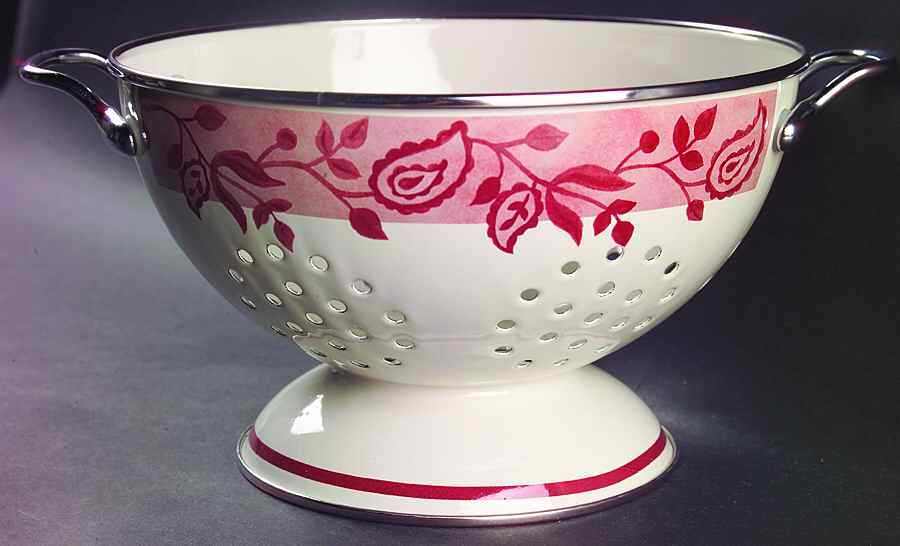 Gypsum (Corelle) 3 Quart Metal Colander by Corning Corelle-1