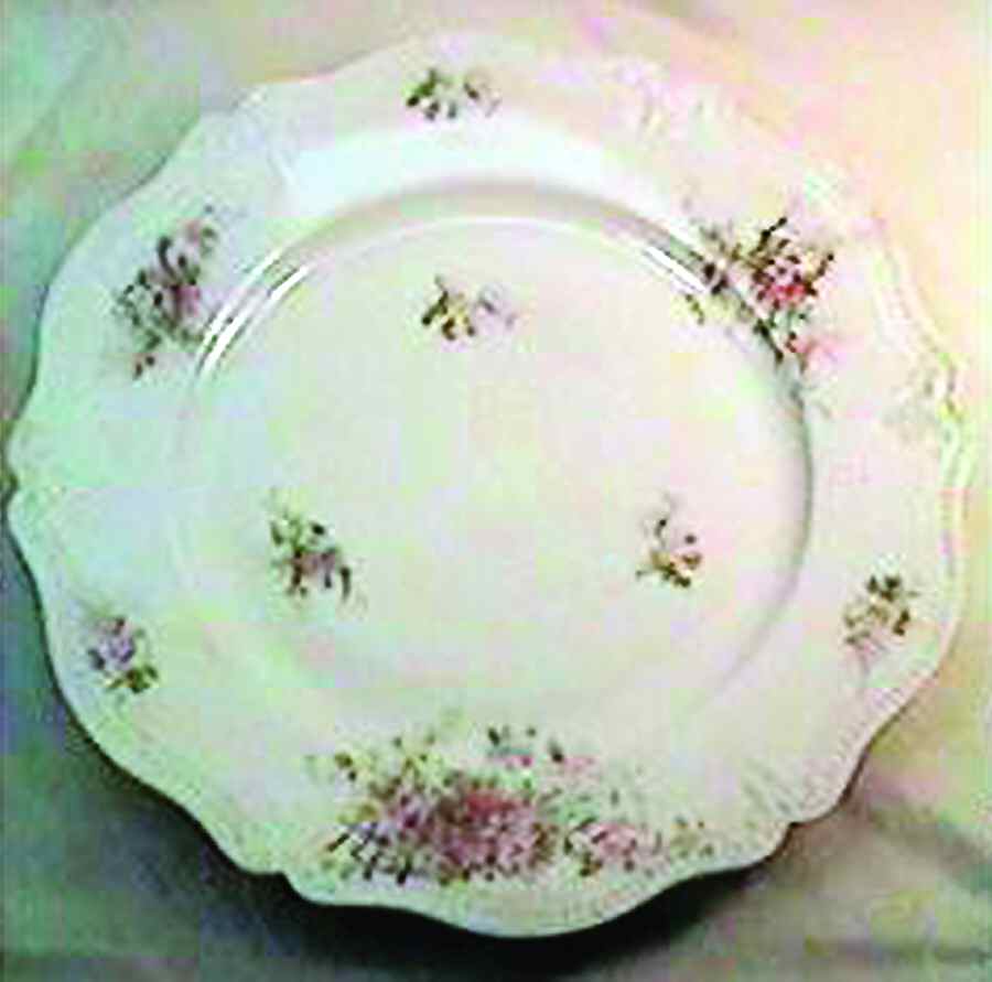 CHF1326 Dinner Plate by Charles Field Haviland-1