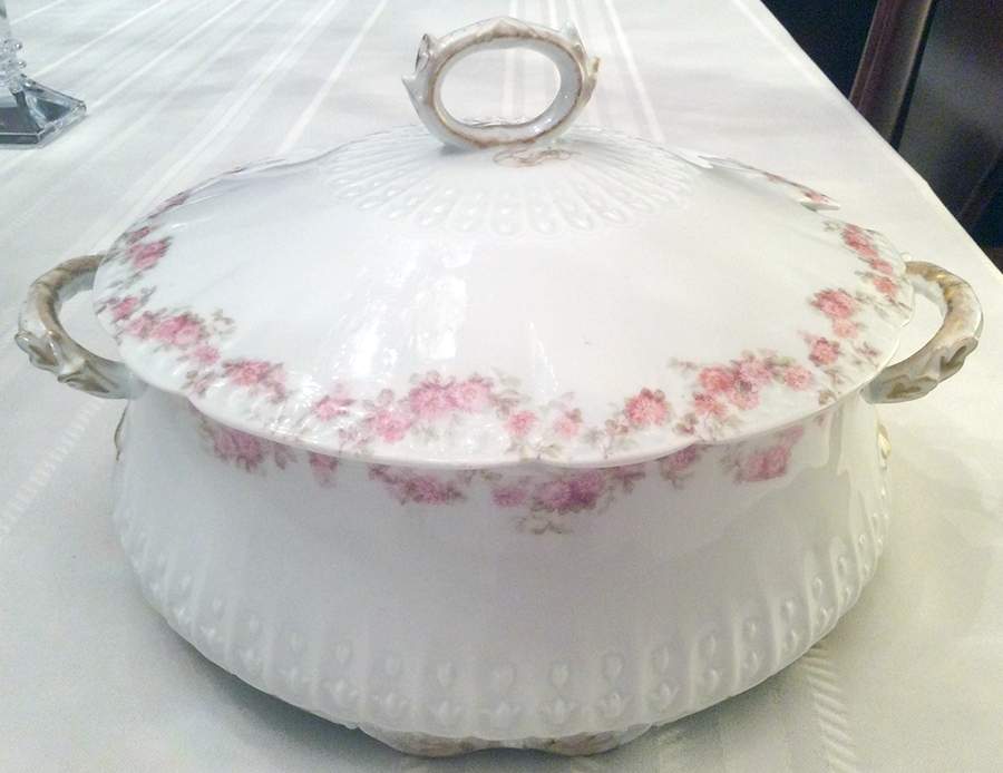 Schleiger 195-3 Round Covered Vegetable by Charles Field Haviland-1