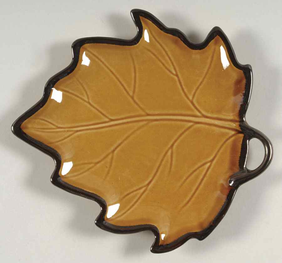 Embassy Harvest 9" Leaf Plate by Certified International-1