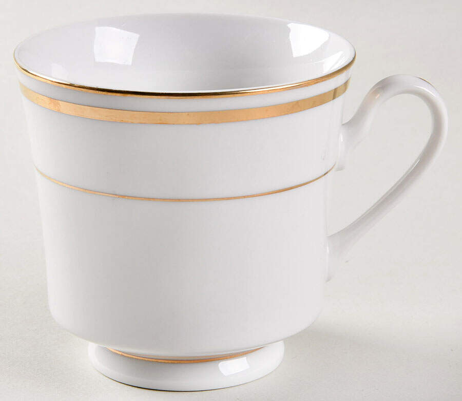 D'Or Footed Cup by China (Made in China)-1