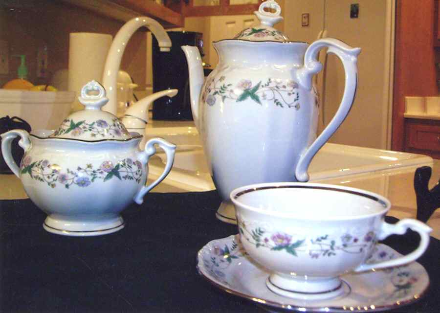 Nassau Sugar Bowl & Lid by Chodziez-Poland-1