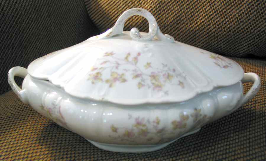 2954 Oval Covered Vegetable by Carlsbad-1
