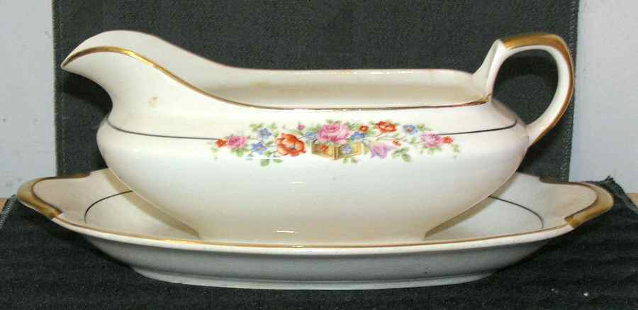 CLT75 Gravy Boat & Underplate by Carrollton-1