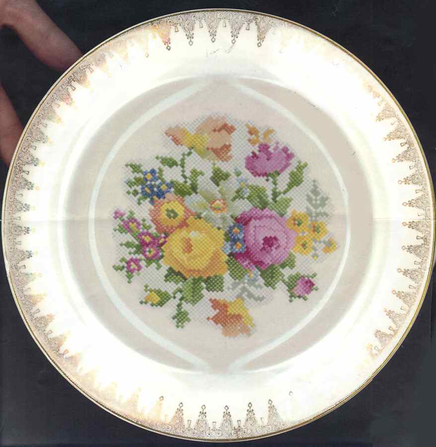 CRP183 Luncheon Plate by Crown Potteries-1