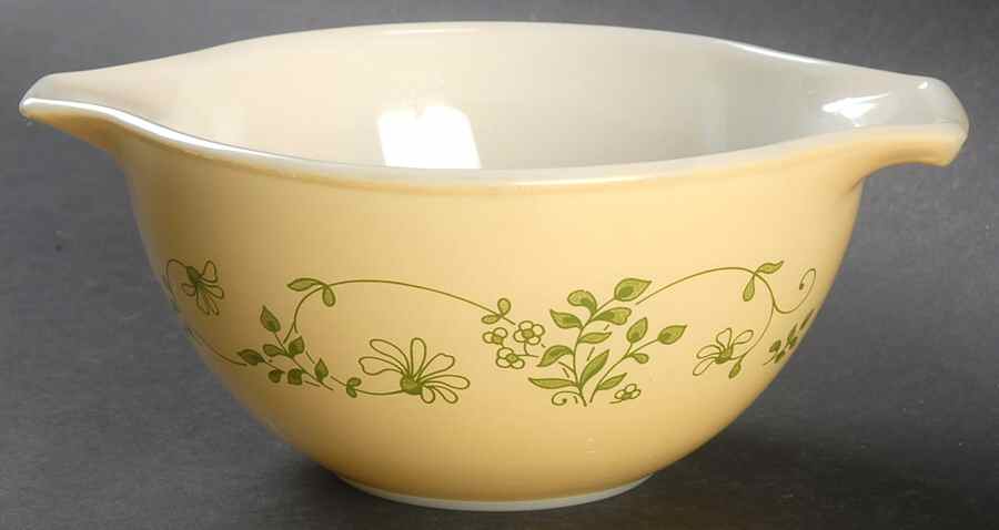 Shenandoah 7" Cinderella Mixing Bowl by Pyrex-1