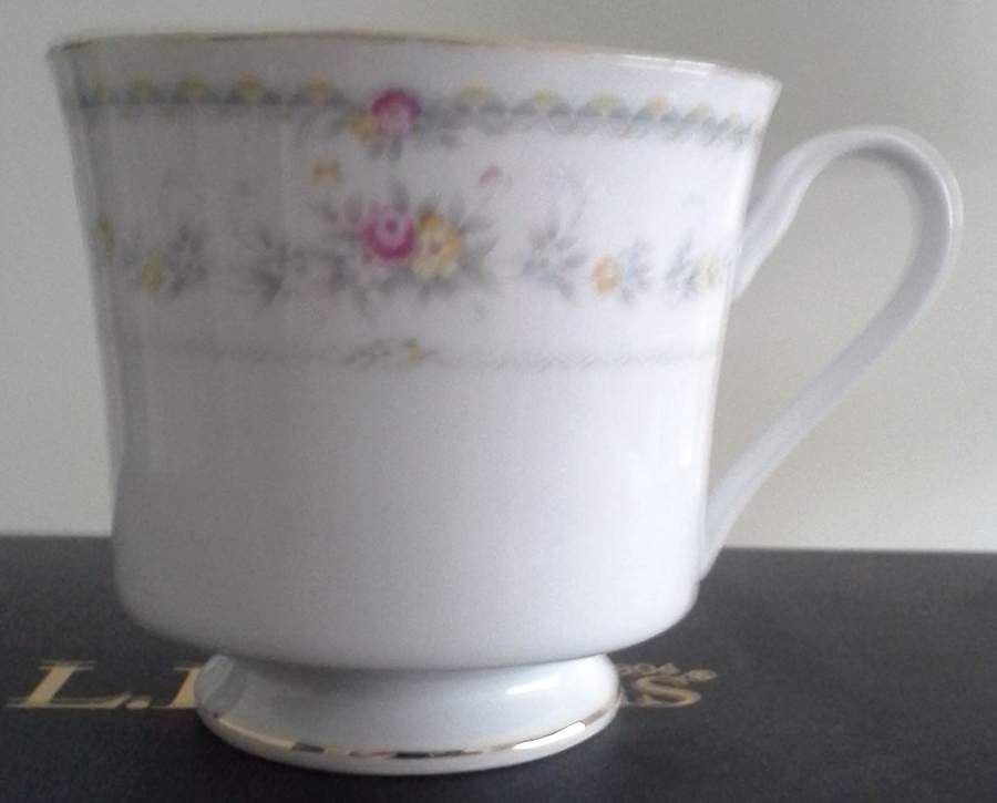 CX422 Footed Cup by China (Made in China)-1