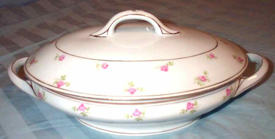 4315 Oval Covered Vegetable by Carlsbad-1