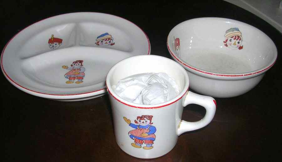 Raggedy Ann and Andy (Red Trim) Child's Plate by Crooksville-1