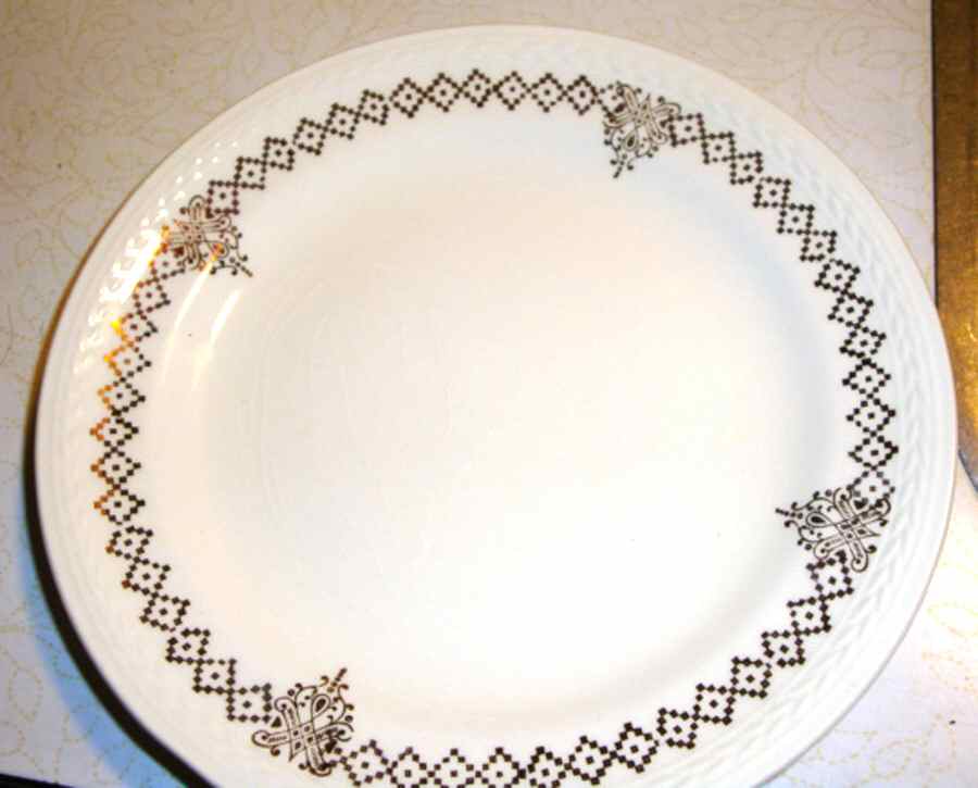 CRP198 Dinner Plate by Crown Potteries-1
