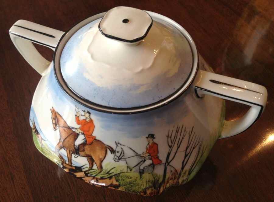 CRD217 Sugar Bowl & Lid by Crown Ducal-1