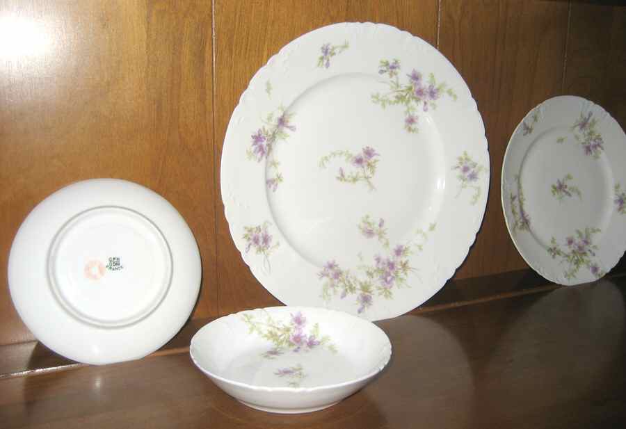 CHF1491 Dinner Plate by Charles Field Haviland-1