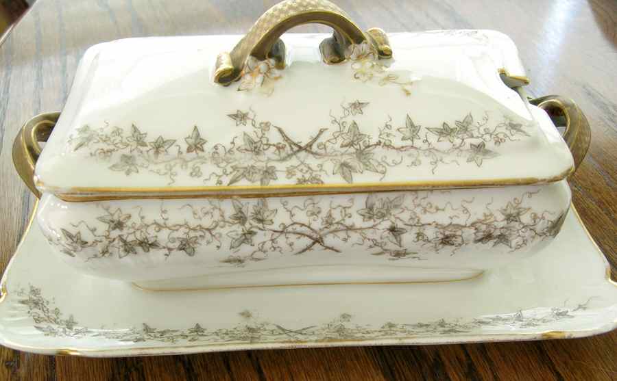 CHF1520 Gravy Boat w/Attached Underplate & Lid by Charles Field Haviland-1