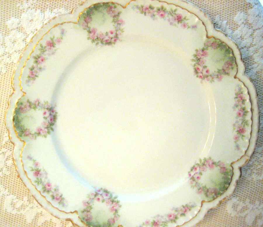 CHF1533 Dinner Plate by Charles Field Haviland-1