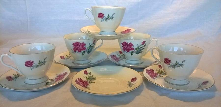 YSH16 Footed Cup & Saucer Set by Yong Sheng Porcelain-1
