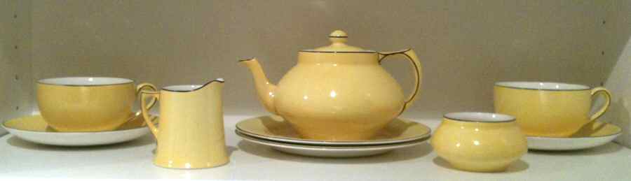 CRD228 Teapot & Lid by Crown Ducal-1