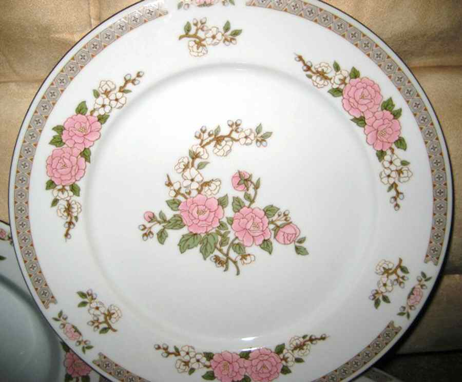 CHP26 Dinner Plate by China Pearl-1