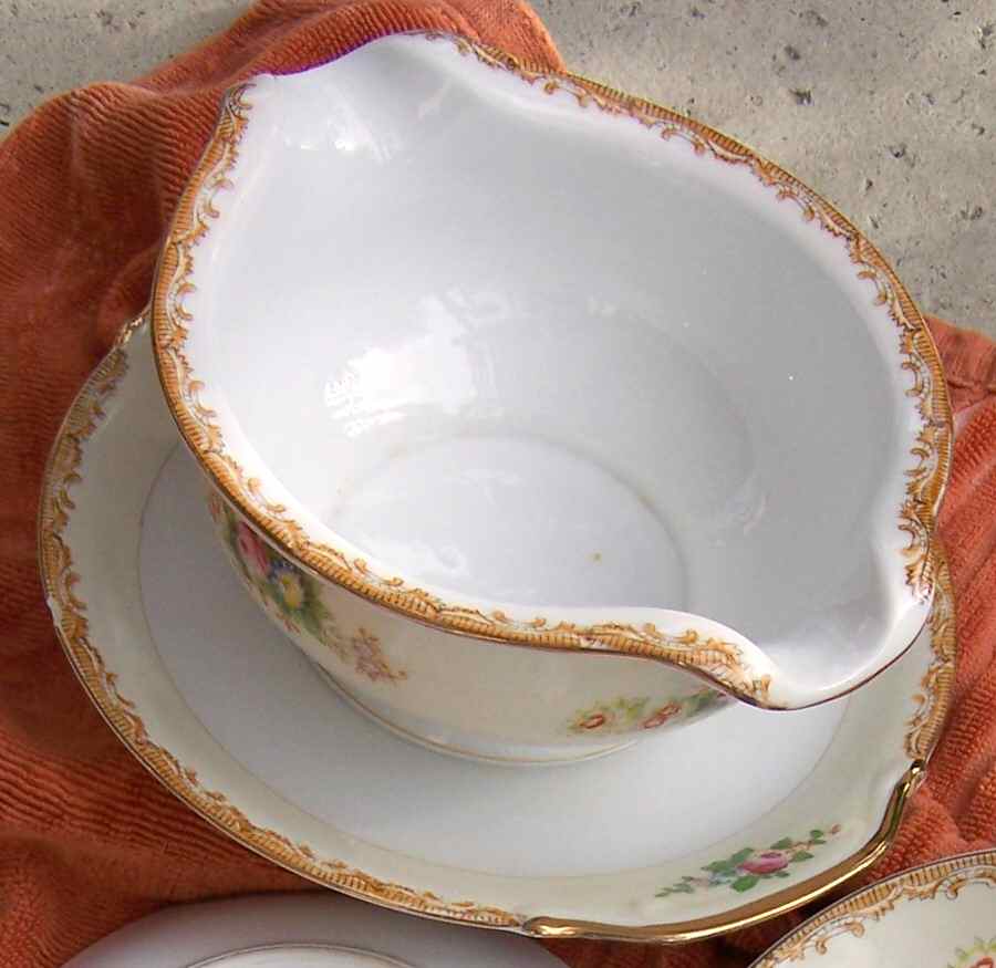 CST13 Gravy Boat with Attached Underplate by Crescent (Japan)-1