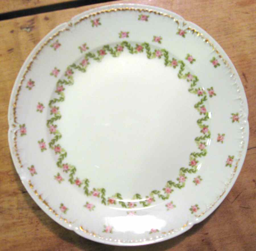 CHF1558 Dinner Plate by Charles Field Haviland-1