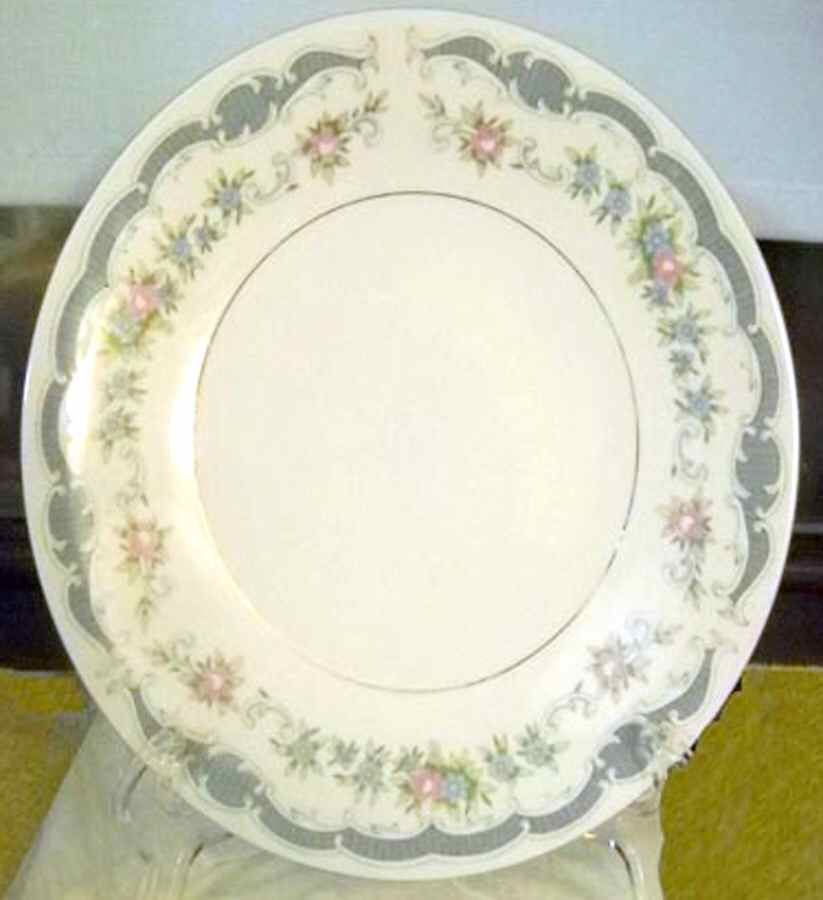 UP130 Dinner Plate by Universal Porcelain Company-1