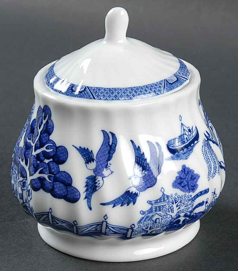 Blue Willow (Swirled) Sugar Bowl & Lid by Cuthbertson-1