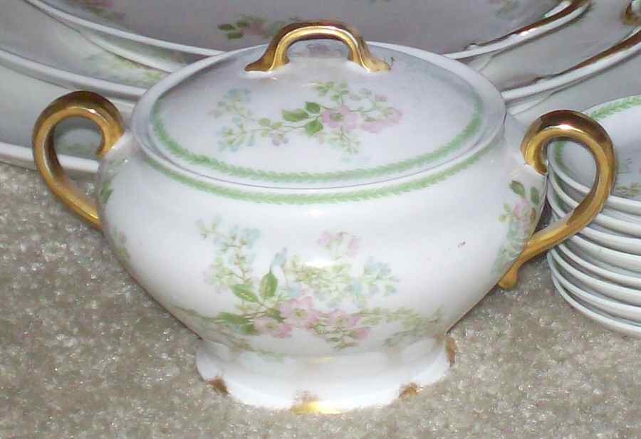 CHF1566 Sugar Bowl & Lid by Charles Field Haviland-1